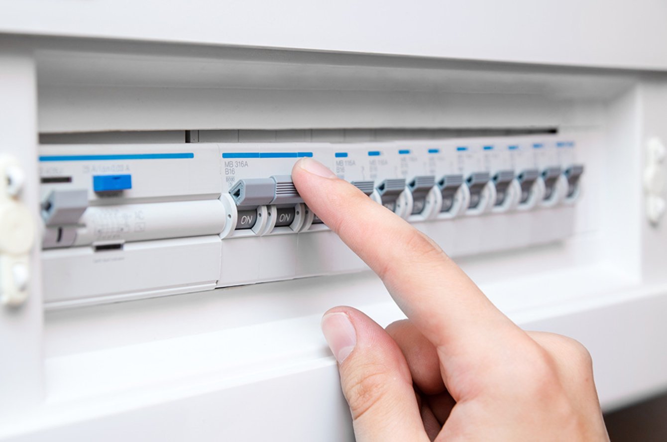 Elektro­installation bei SENEL Elektrotechnik in Bruchköbel